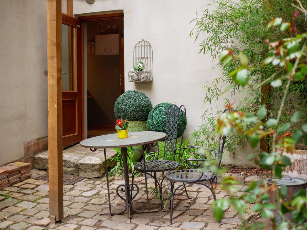 Romantic Nest Under Prague Castle Экстерьер фото